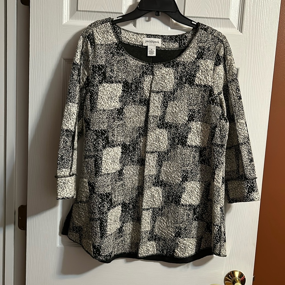 Peck&Peck ladies top.  Size medium. Gray - black - ivory.